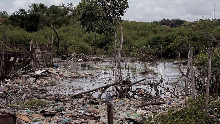 Diogotapuio's tweet photo. O vendaval que ocorreu hoje na tarde de hoje em São Luís pode ter relação direta com a destruição da Amazônia  e as severas mudanças climáticas que enfrentamos no Brasil. https://t.co/gkI2ew0sjK