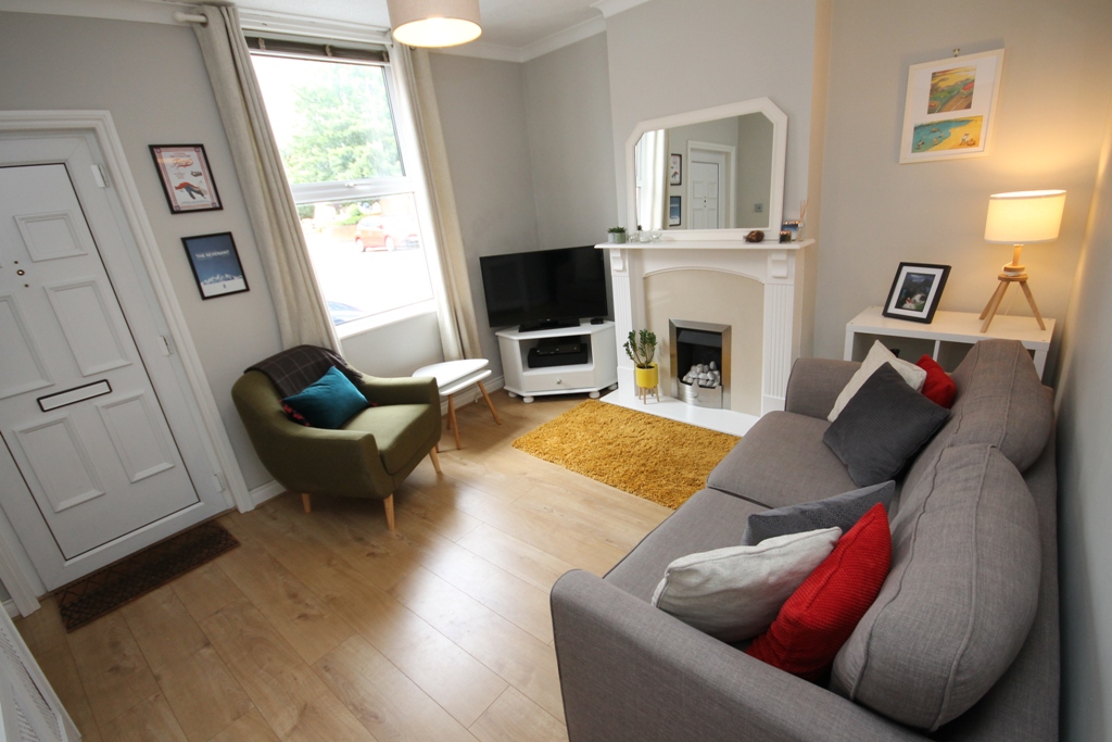 HXWorcester's tweet photo. Good evening #Worcestershirehour.  Do you know any #firsttimebuyers or #propertyinvestors?  This lovely #Victorianhome in #Barbourne is a great purchase and offers over 5% #rentalyield https://t.co/kYqd3MMkJs https://t.co/7SP80QxXeY
