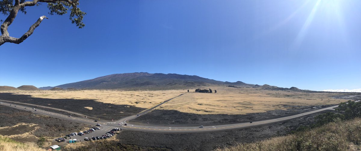 karaokecomputer's tweet photo. View from the Pu'u on July 13th. Remember this one to compare it to the days to come. Count the cars in the parking lot. #TMTShutdown https://t.co/57yiDsyArf