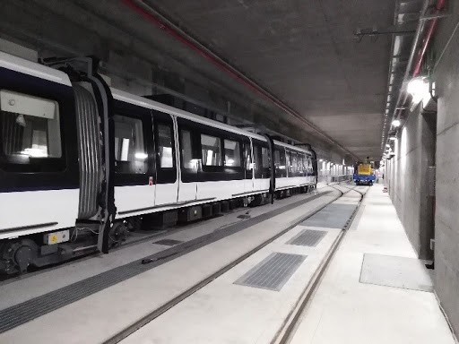 1/ I know that there are a lot of admirers here of Milan's new automated metros M4-M5. That's why I'm doing a short thread about how the "archaeological panic" and the procrastination of problems (get it done, we will fix this later!) caused a major design flaw to M4.