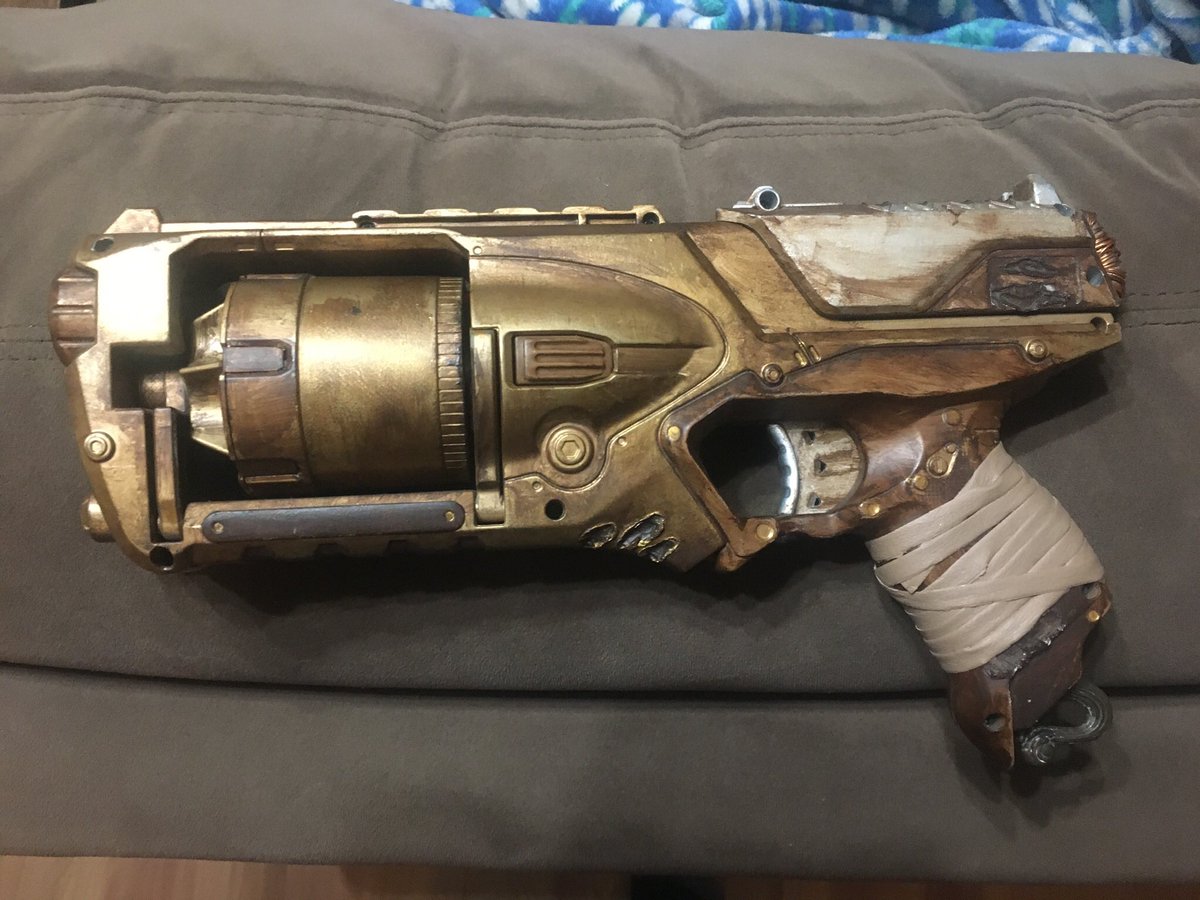 LeftysComics's tweet photo. 💥 I did this Nerf Gun mod back in 2013 and I’m still really proud of it. Found it in my garage and it still holds up, I think. Should I do more? 🤔 #nerf #blastermod #steampunk #aesthetic https://t.co/WybsPAma9Z