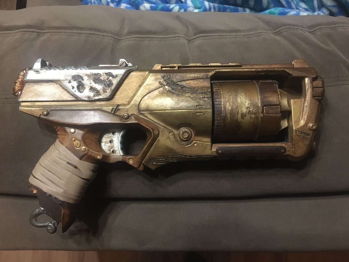 LeftysComics's tweet photo. 💥 I did this Nerf Gun mod back in 2013 and I’m still really proud of it. Found it in my garage and it still holds up, I think. Should I do more? 🤔 #nerf #blastermod #steampunk #aesthetic https://t.co/WybsPAma9Z