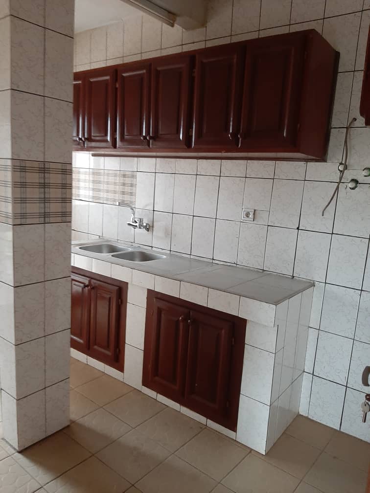 TontonZ237's tweet photo. Appartements neufs haut-standing en bordure de route à Ekoumdoum ( carrefour de l'amitié)
2ch 2douches 
200.000fcfa/mois https://t.co/eGLIsgjvja