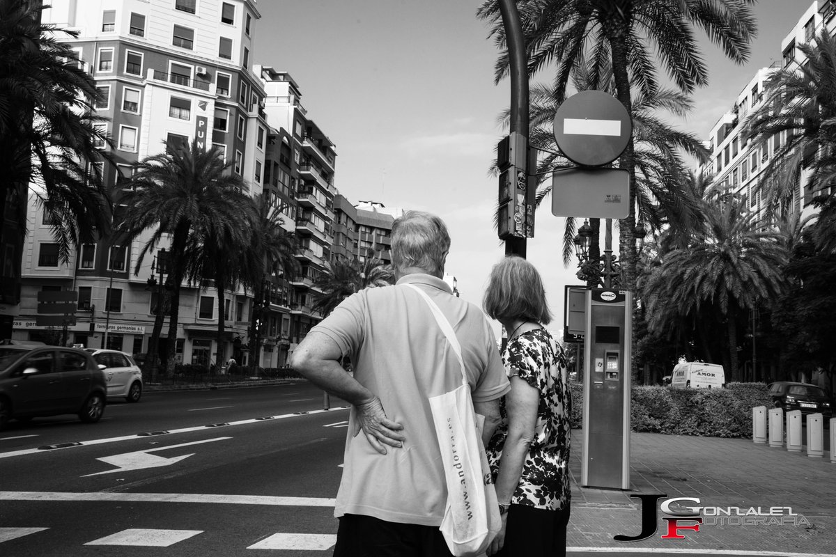 jgon71's tweet photo. #canoneosmark2 #streetphotography #elclubdelafotografiacallejera #observadoresurbanos #jgon #lacalleesnuestrocolectivo #lensculture #streetphotographyinternational #streetvisionaries #streetphotographersmagazine #streethunters #street_photographe #streetphotocollectiva #street https://t.co/ESzbgXm62W