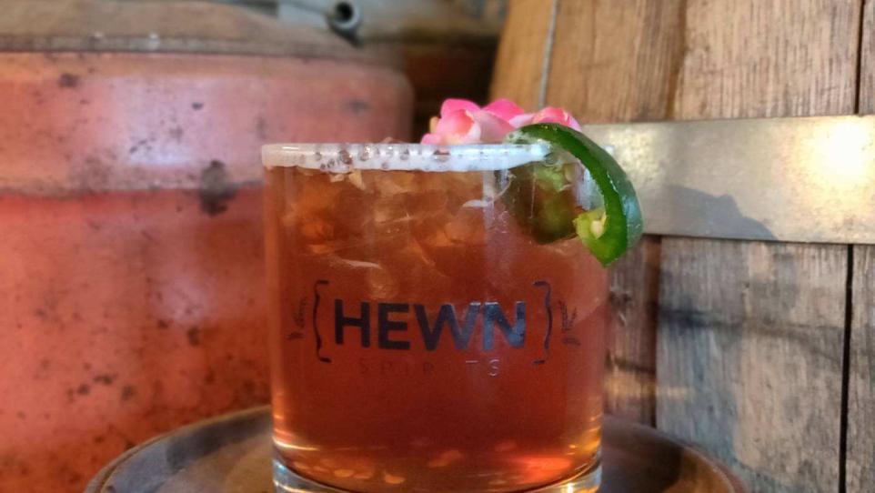 VisitBucksPA's tweet photo. 🥃 Try these DIY summer cocktails using #BucksCounty distilleries at home @HewnSpirits #TripleSunSpirits https://t.co/dKyWZxttTx #DrinkinBucksCo https://t.co/MHujSHEECI