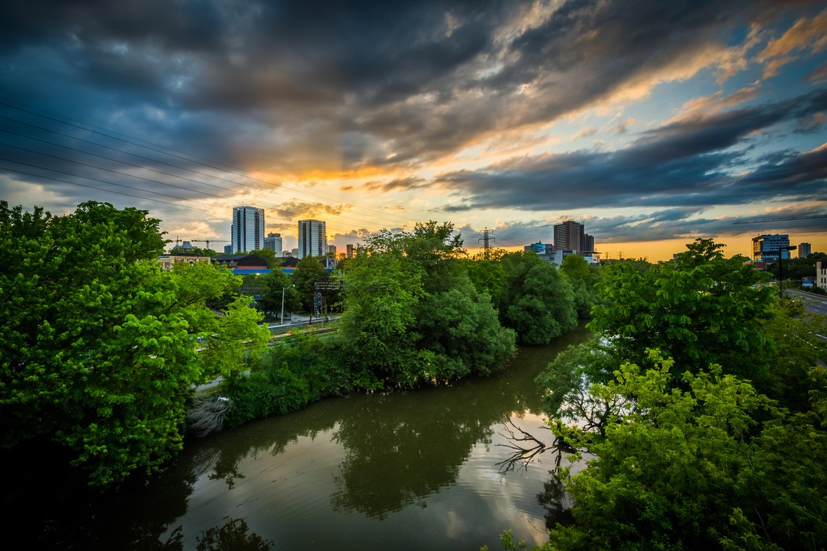 Did you know that nearly 9 million Ontarians live within a 20-minute drive of the Greenbelt? This summer, discover the trails along the 21 protected urban river valleys across the region. Look out for art installations, local wildlife &amp; more! Discover: bit.ly/2OmCXiA