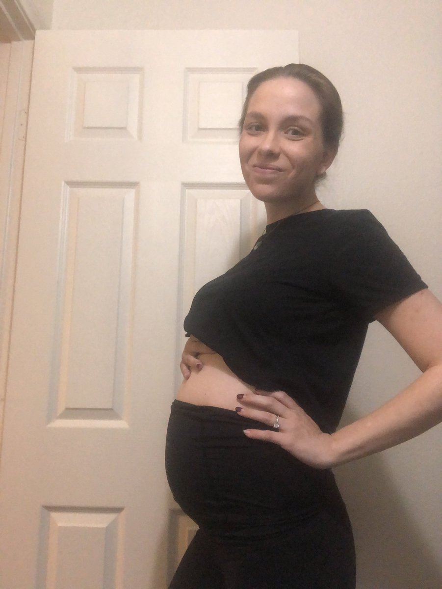 carolinedoulalv's tweet photo. Halfway there with this little goose. #21weeks #pregnant #isitdone https://t.co/HUZwRGqxFE