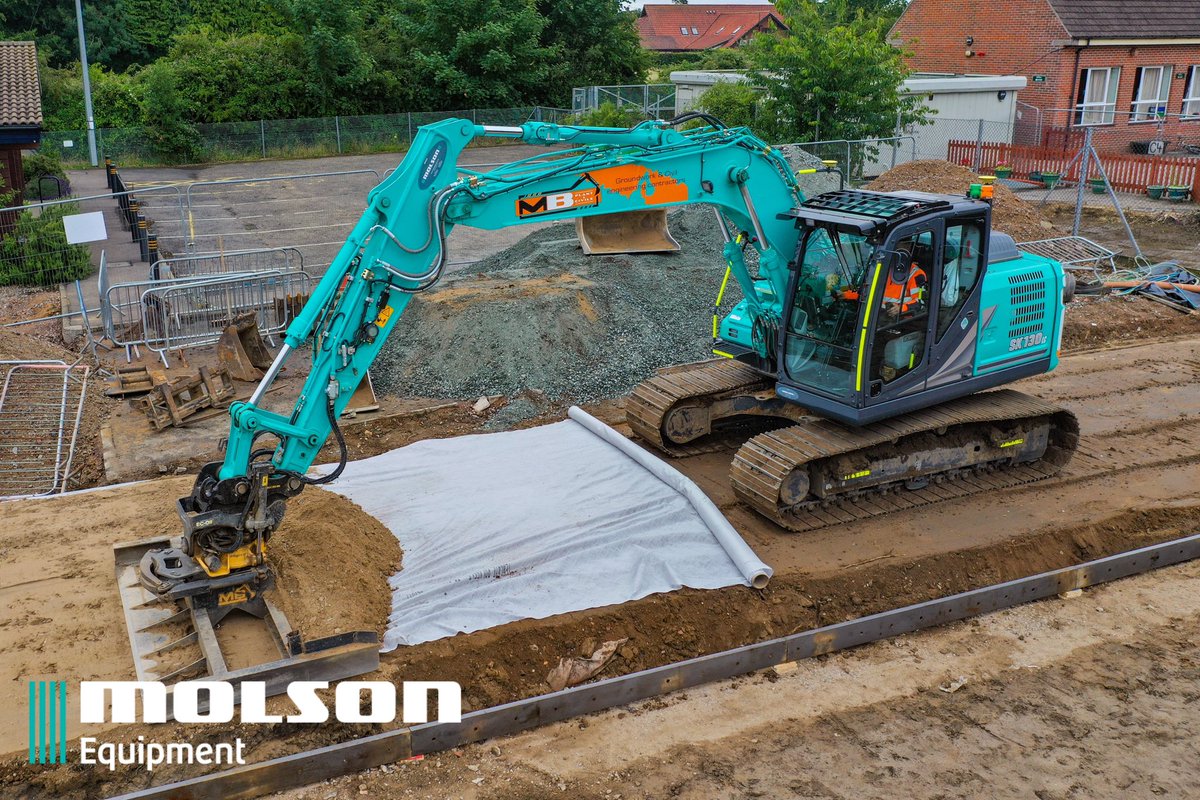 molson_group's tweet photo. Great to catch up with Matthew Body and his team at @MBplantandcivil and their Kobelco SK130LC-11!
Click here to find out more about the SK130: https://t.co/zkKKd6DpO5
#kobelco #excavator #engcon #tiltrotator #gradingbeam #molsonequipment #molsongroup #groundworks #civils https://t.co/Jhw63SJkcI