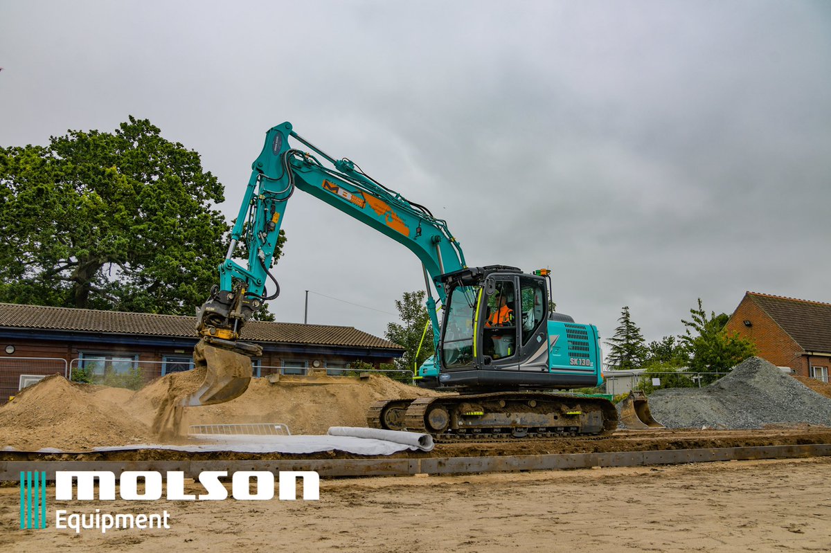 molson_group's tweet photo. Great to catch up with Matthew Body and his team at @MBplantandcivil and their Kobelco SK130LC-11!
Click here to find out more about the SK130: https://t.co/zkKKd6DpO5
#kobelco #excavator #engcon #tiltrotator #gradingbeam #molsonequipment #molsongroup #groundworks #civils https://t.co/Jhw63SJkcI
