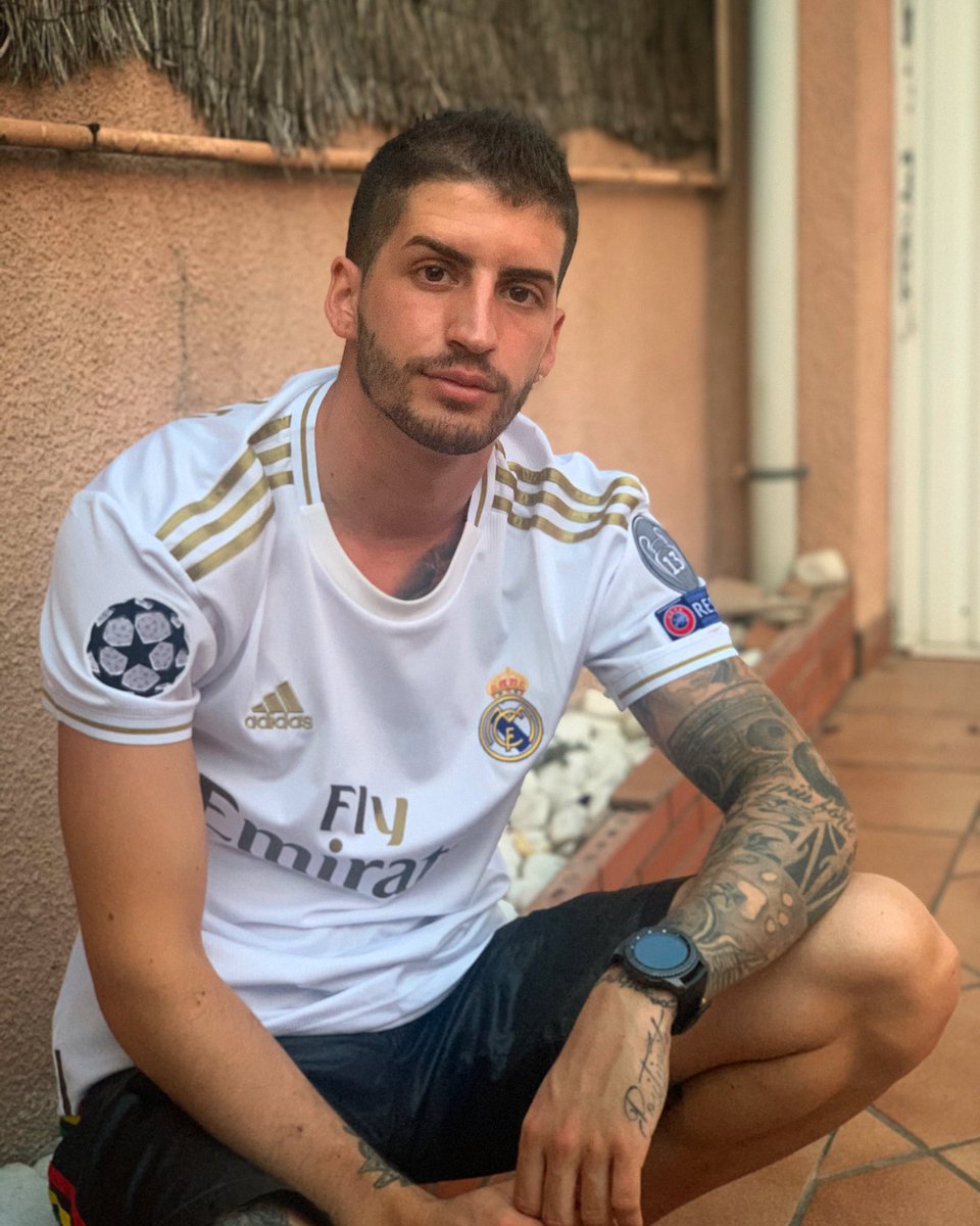 SrSangoRM's tweet photo. Hoy juega el madrid https://t.co/3fMZXZntYl