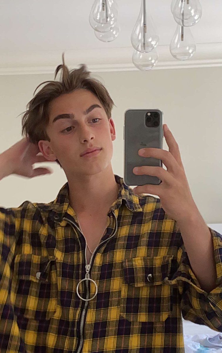 johnnyorlando's tweet photo. new yt video tomorrow 3pm est🖤 https://t.co/TNuK1jEMao https://t.co/q6HAOGbOgR