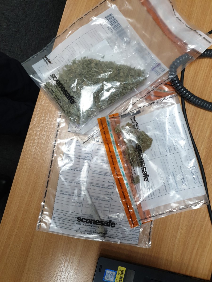 PS2525Lee's tweet photo. Out on arrest enquiries tonight. Spotted a suspicious vehicle which made off. Decamped. Foot pursuit. One male detained. Drugs located. Vehicle seized. Cheers. @HantsPolice @AllianceArv #2525 #5994 #crossborderworking #youcanrun #hideandseek #getinsured #dontdodrugskids https://t.co/6hBxTAsa9x
