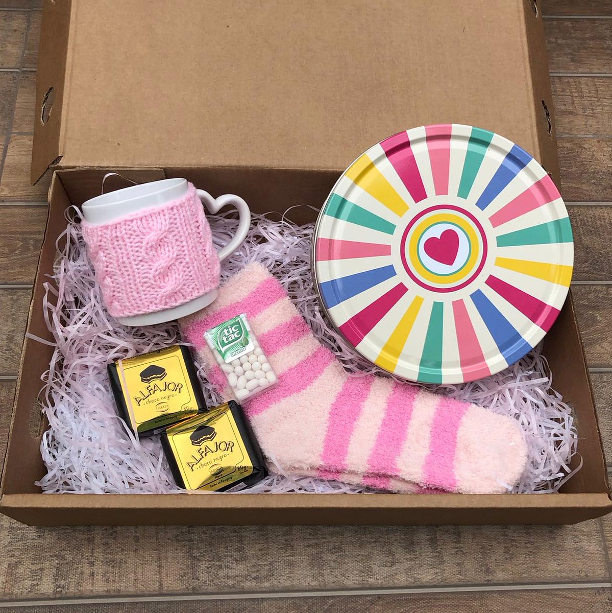 happyboxpy's tweet photo. 𝑬𝒏𝒋𝒐𝒚 𝒕𝒉𝒆 𝒍𝒊𝒕𝒕𝒍𝒆 𝒕𝒉𝒊𝒏𝒈𝒔 ✨💕
Una opción más para regalar a tu amiga en su día 😍 Arma su #HappyBox con las cosas que más le gusten 😊🎁

Escribinos al 📲 0982 109 425 y te pasamos las opciones. 💌 https://t.co/RCLapgn61H