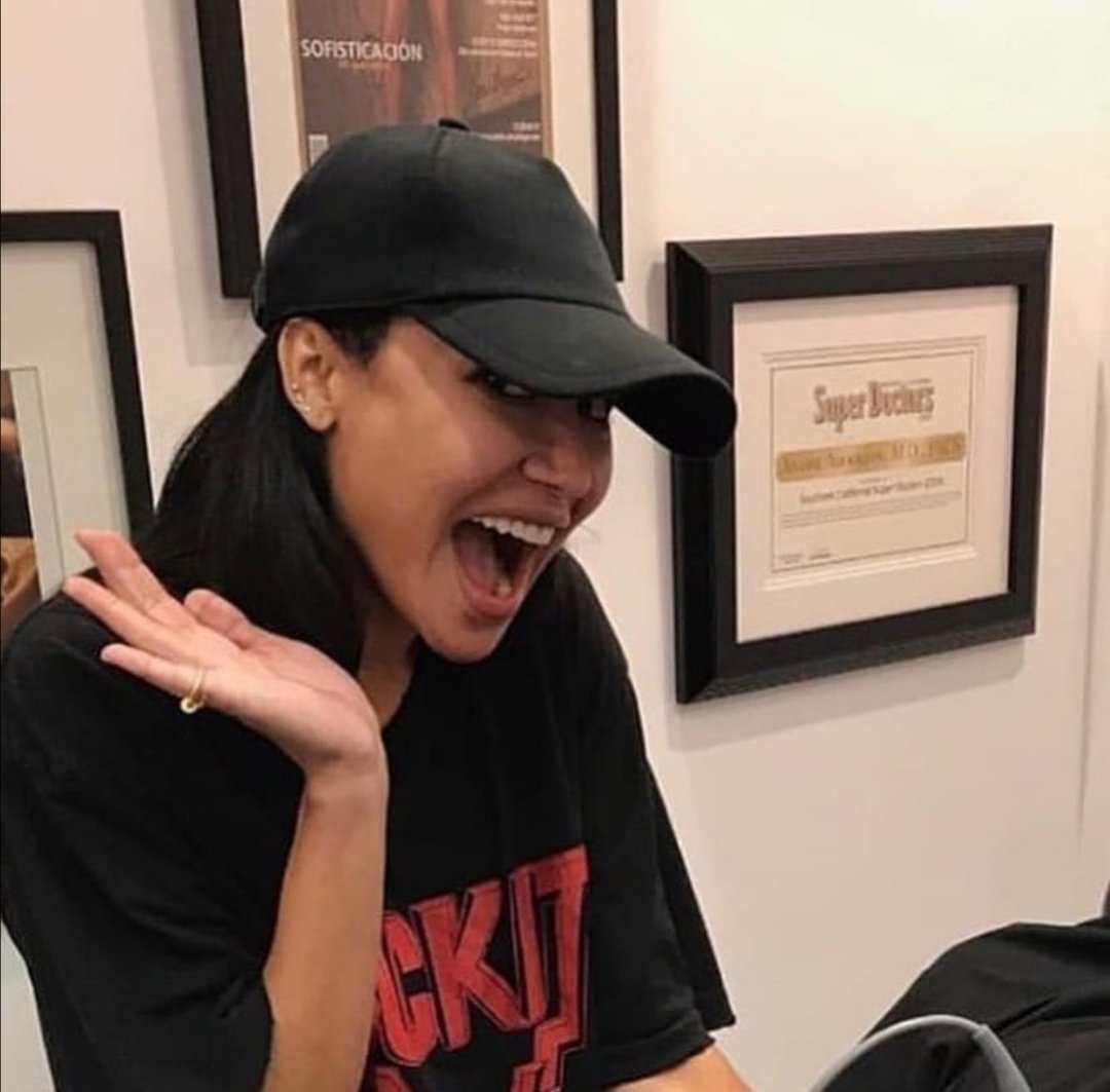 sunkaseu's tweet photo. Repose en paix queen Naya Rivera. Tu as fait de mon enfance une des meilleures avec Glee. Merci pour tout. Tu vas nous manquer. Nous ne t'oublierons jamais. Et je t'aimerai toujours #nayariviera #RIP 🙏🏼🙏🏼🙏🏼 https://t.co/vFXTXct5mf