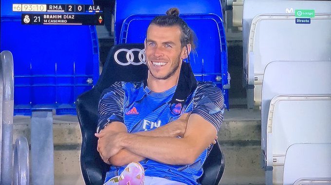 FootyHumour's tweet photo. Gareth Bale has given up even pretending he cares anymore 😂😭😂 https://t.co/SxN9LAlzCT