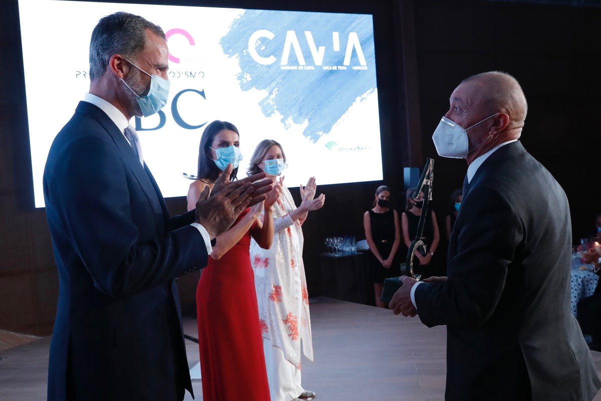 Entrega deL Premio “Mariano de Cavia” al escritor Arturo @PerezReverte @abc_es casareal.es/CA/Actividades…