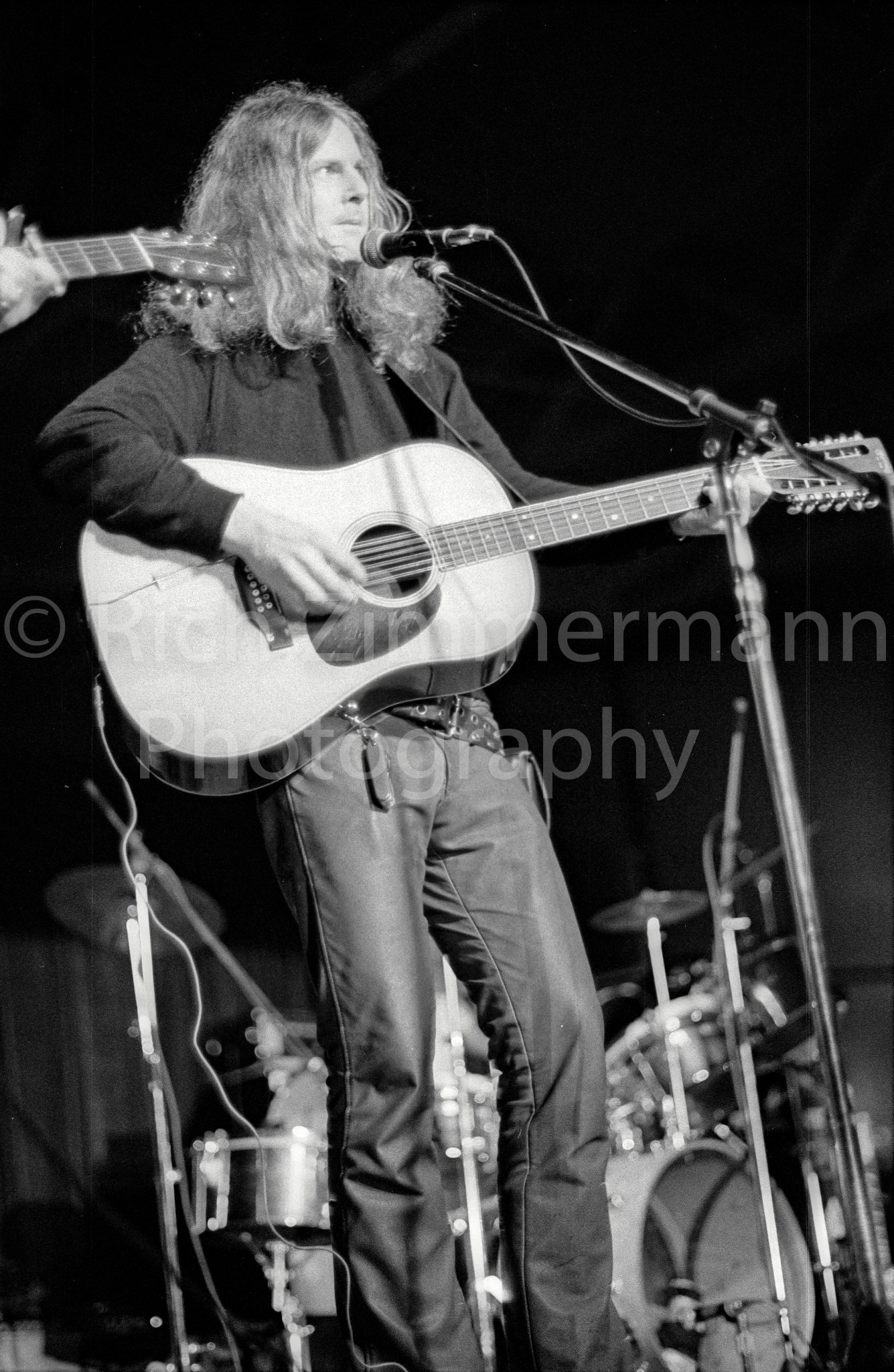 Happy birthday to Roger McGuinn of the Byrds!!  Here in 1972. 