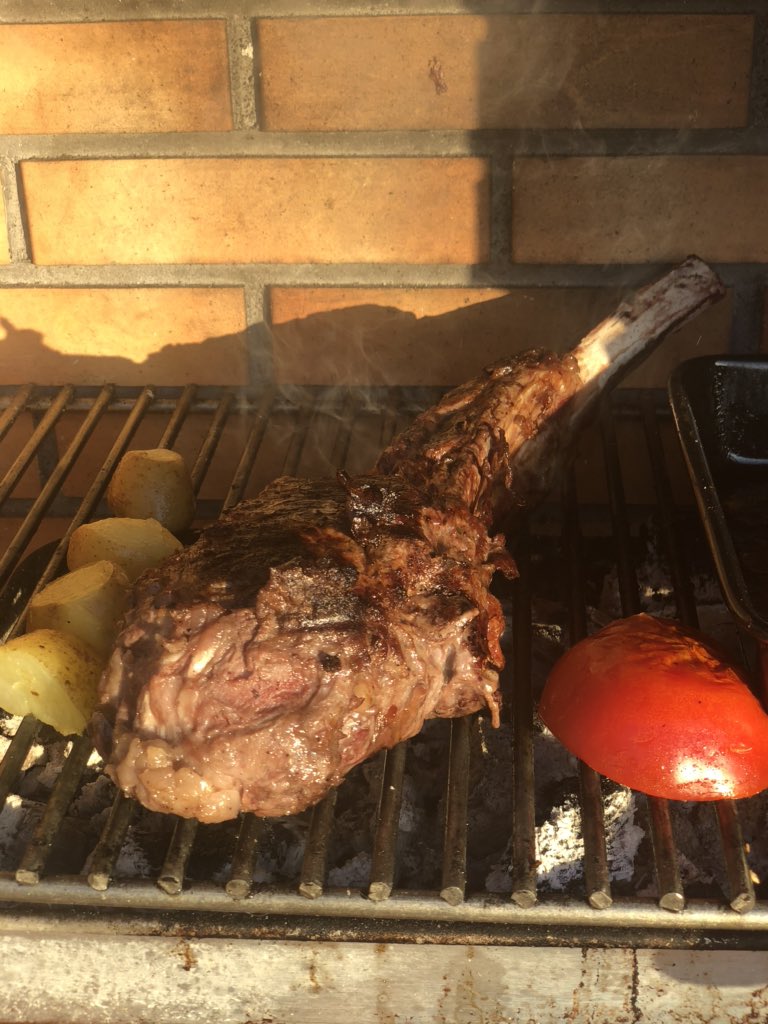 Averyslondon's tweet photo. Totally #Scruptious & First Time Cook #Tomahawk #Pork Cut - Delicious @TheCat_Max @Averyslondon https://t.co/p9eYUHRvUj
