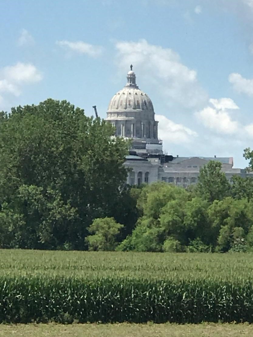 MissouriCorn's tweet photo. Corn silking in MO is at 59 percent, according to today’s @usda_nass crop report. Only 4 percent of the crop ranked as poor condition. While corn looks good north -> south -> and fields in between,🙏for a long, slow rain shower are appreciated. #Plant20 #Grow20 https://t.co/7sxVCWWHKL