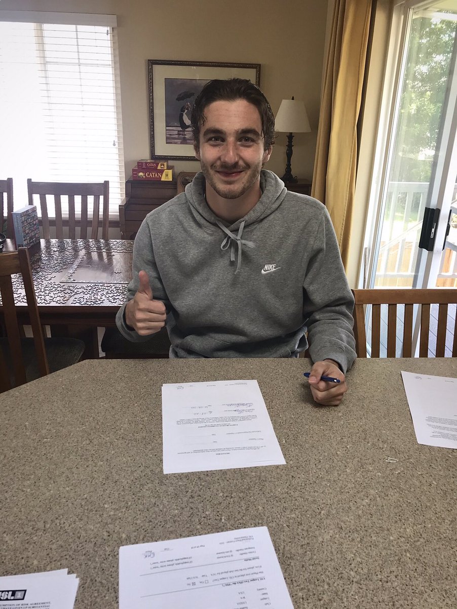 EricKinzner's tweet photo. Excited to say that I have officially signed my first professional contract my hometown club @tacdefiance. I canβt wait to represent the city I grew up in! #defiantlytacoma #253strong β«οΈ&π’ https://t.co/IatJSM2Cjm