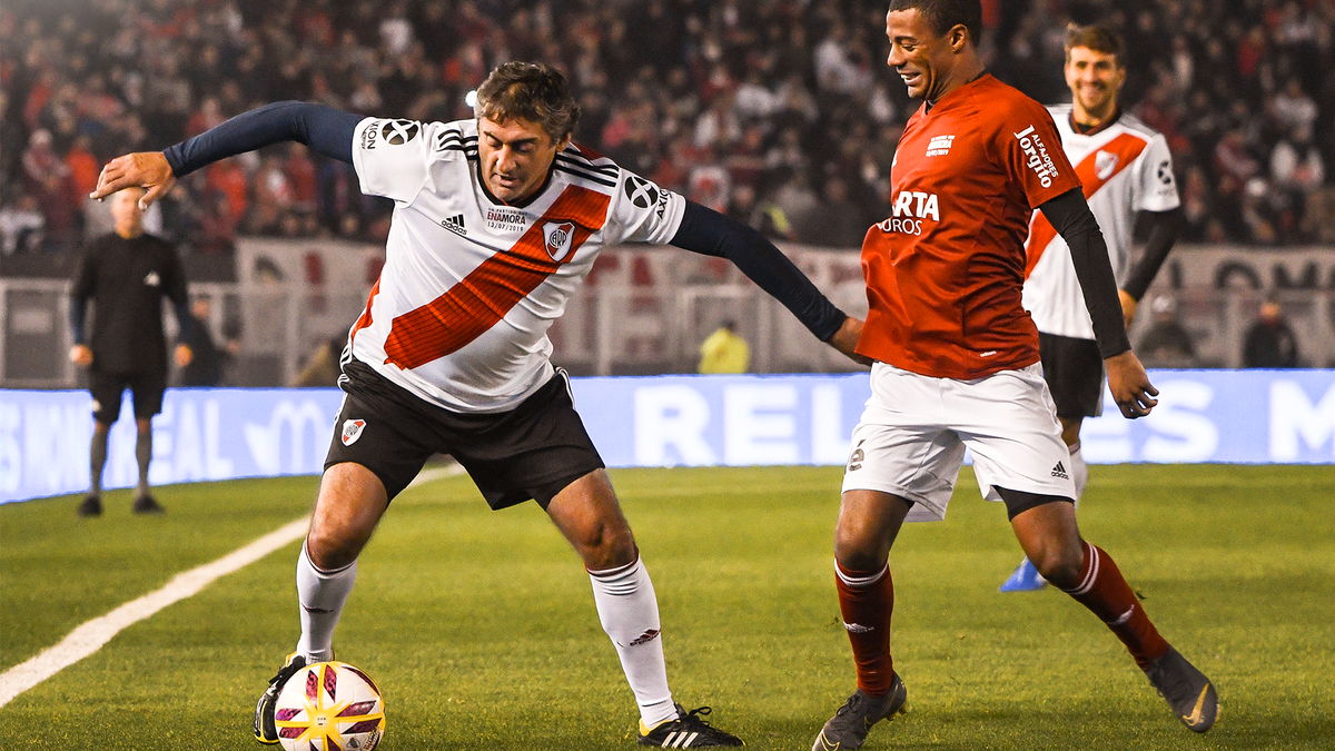 RiverPlate's tweet photo. Cuatro ídolos, una sola escuela 🇵🇱🇲🇨

🔙 2019 https://t.co/C8wh9V4TI0