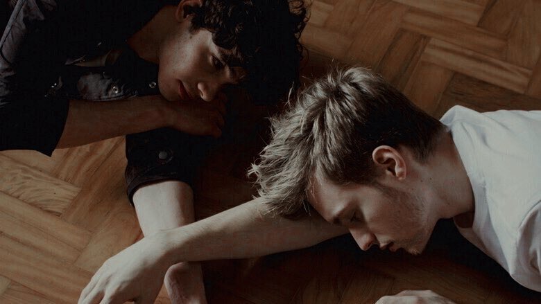 listersangels's tweet photo. dear nico • au solangelo 

Nico não era bom em se aproximar dos outros, o que só piorou depois de perder a irmã. Seguindo a ideia de sua psicóloga, começou a escrever cartas a si mesmo tentando lidar com tantos sentimentos, ele só não previa que Will leria uma delas por engano. https://t.co/SxWBLYcIFa