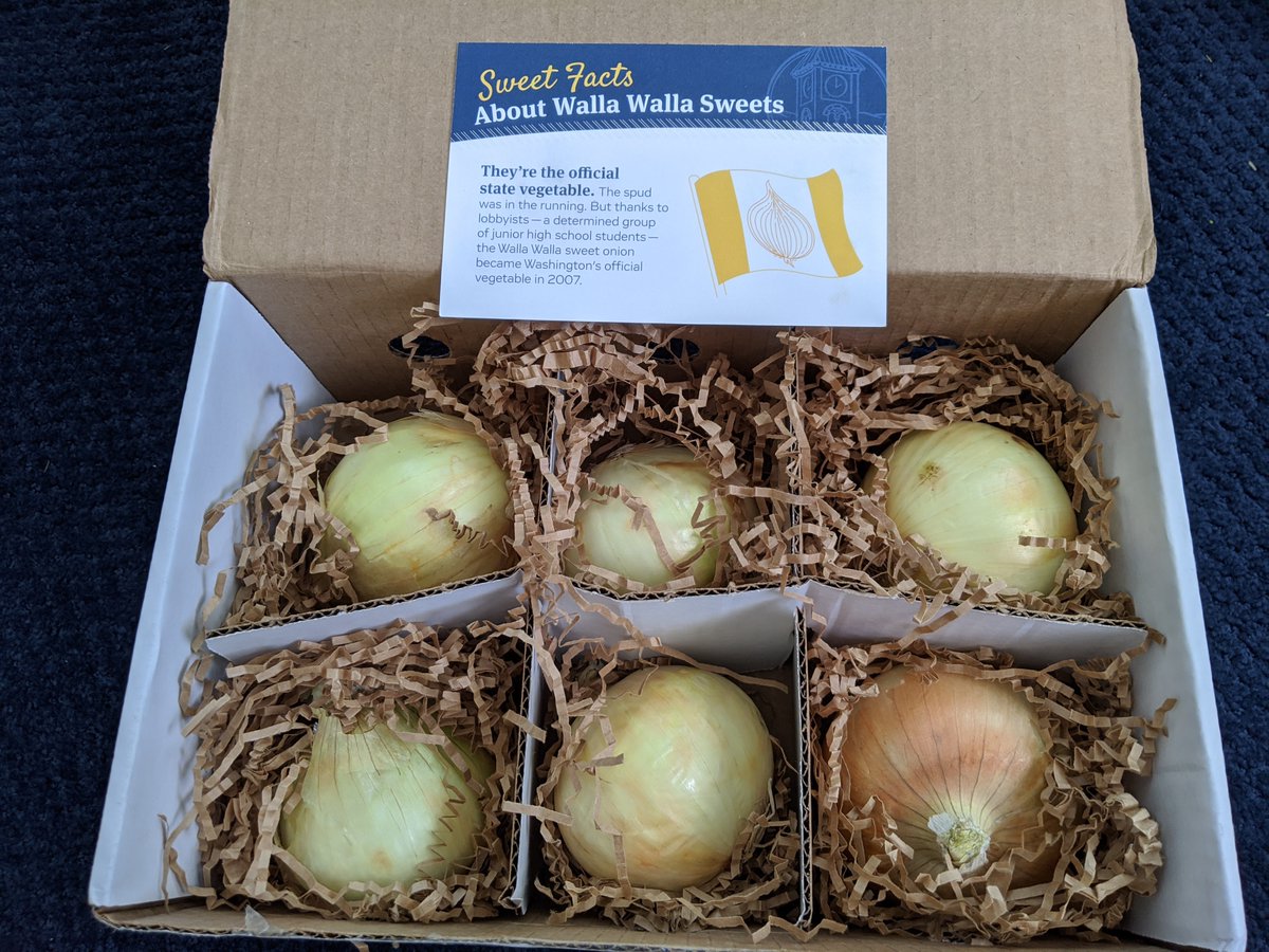 WRACollege's tweet photo. What a nice surprise to receive a box of famous #WallaWalla sweet onions. Thank you,
@whitmancollege! #statevegetable #WashingtonState #ACCISTour #Northwest5 @wwsweets 🧅 https://t.co/1vntzMR4aI
