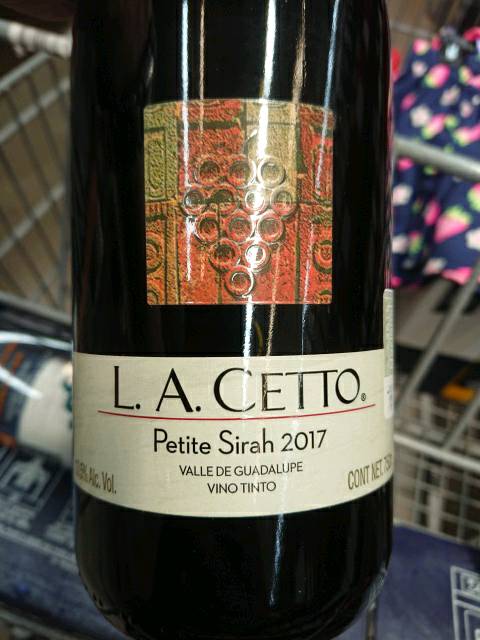 carloconcha's tweet photo. Fresco, cuerpo medio semiseco. Buen candidato a asados ….Wine en @VinosLACetto por Vivino: https://t.co/0QnXC05Nsn https://t.co/cd6tEhbxF2