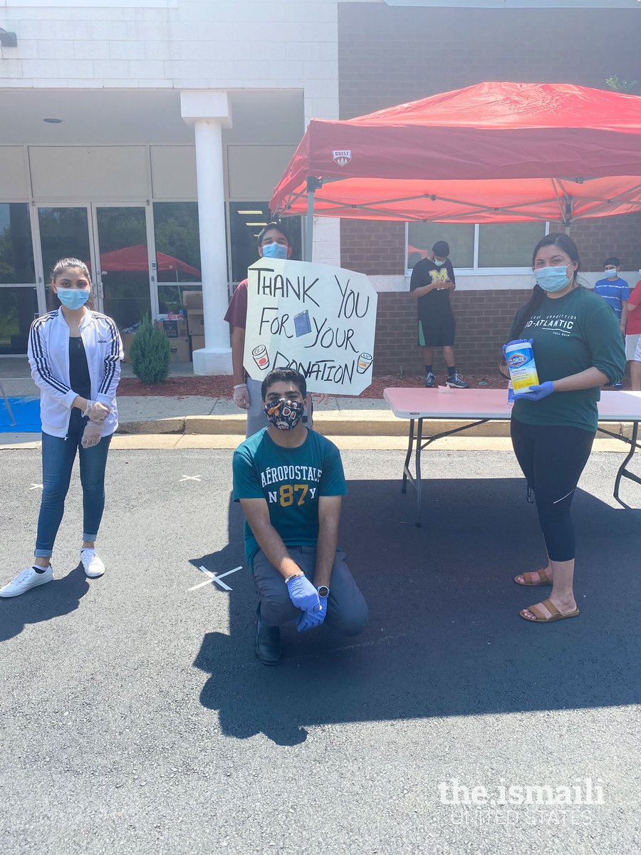 TheIsmailiUSA's tweet photo. As a result of #COVID19, nearly 1 in 4 children in the U.S. currently do not have enough to eat. Over the last week, #ICERV volunteers helped unload, sanitize, label, and repack donations to help support the various food pantries across the Northeast region. #Ismaili #OneJamat https://t.co/rxJTEI6McJ