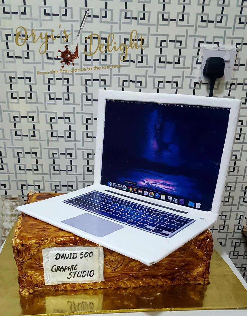 oryi24ec's tweet photo. Is my cake Qualified to be under the “it’s cake” category???? 
#itscake #cakememe #CakeTwitter #cakes #laptop #computercake https://t.co/G5MeBaPdUn