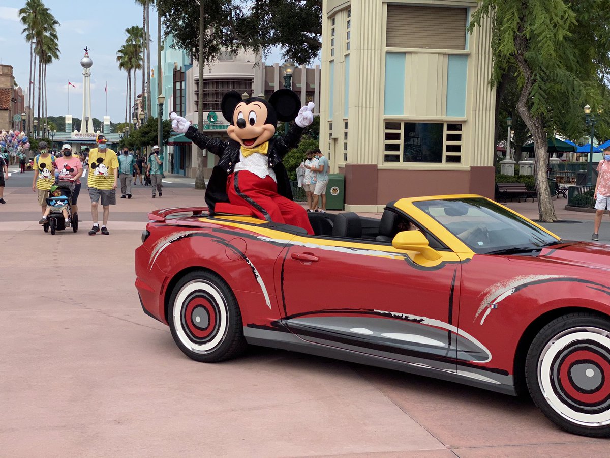 WDWNT's tweet photo. Mickey and the gang made their way to Disney's Hollywood Studios ! https://t.co/6HwokZorBS