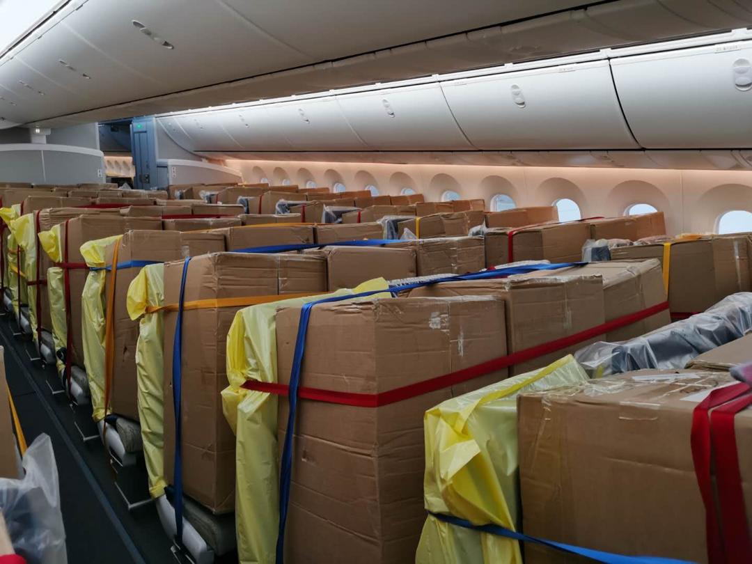 FlorCarbo's tweet photo. Carga aérea: la Cenicienta que llevó alivio a la industria. El día en el que la #cargaaérea viajó en primera #COVID19 #transporte #transporteaereo https://t.co/2axrQBQwkF https://t.co/mIu0Rsxrvn