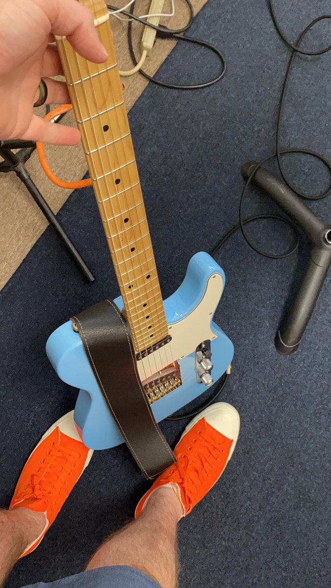 RedDirtOK's tweet photo. Does this telecaster match my shoes or no? https://t.co/asrzIaClE7