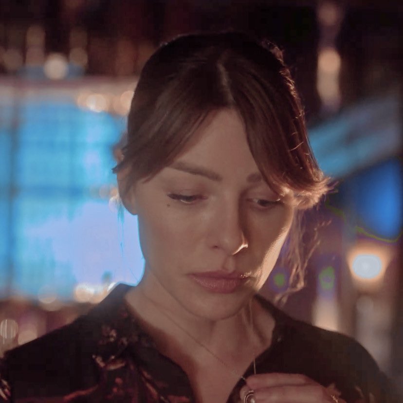 GCB_sweetie's tweet photo. Frankie and Chloe both getting necklaces from the loves of their lives made from bullets the women used to shoot the men 🥺😂 #WhiskeyCavalier #Lucifer #Friskey #Deckerstar https://t.co/basRjkdg7Q