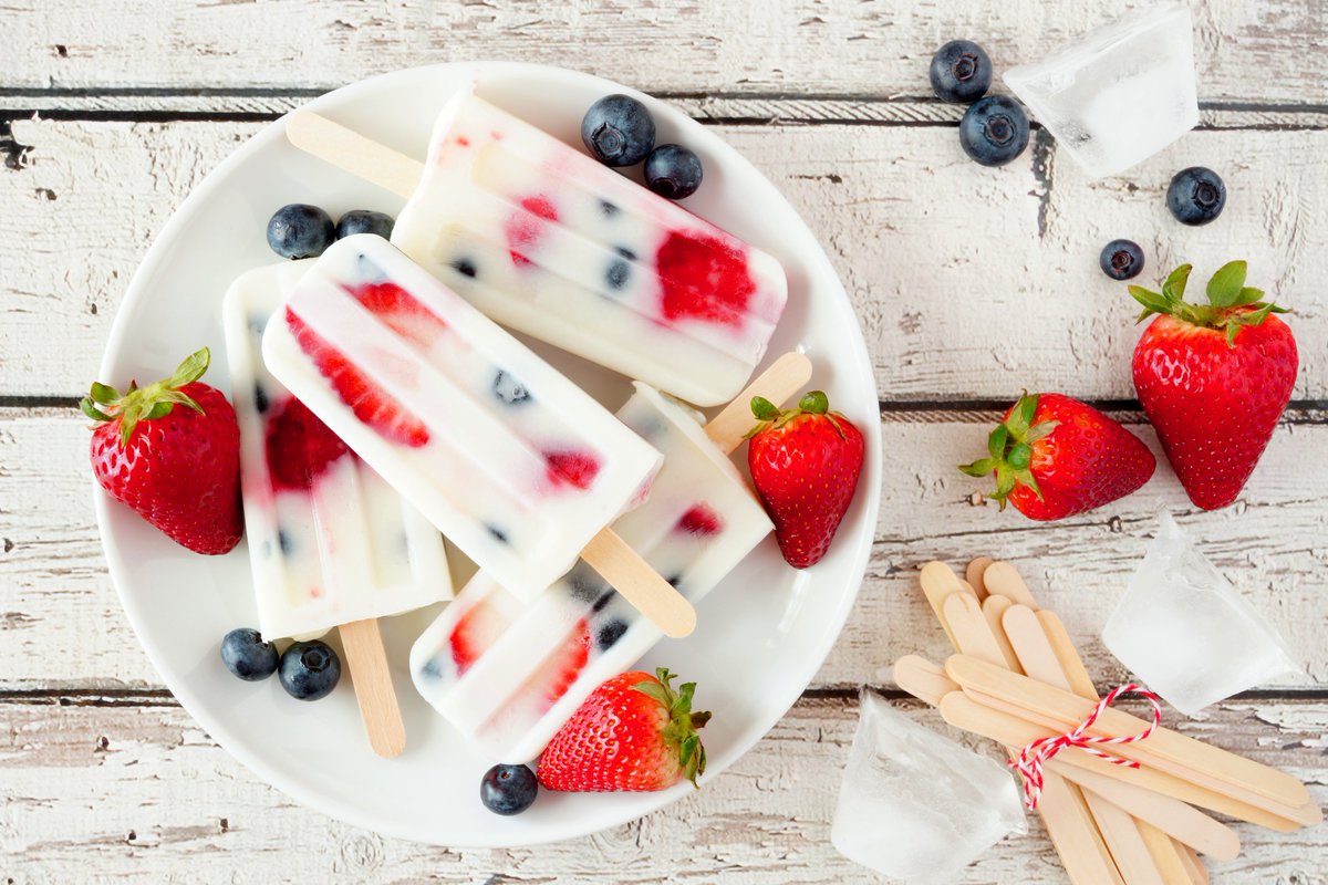 Castellini_Co's tweet photo. It’s JULY! Which means its HOT outside and its #NationalBlueberryMonth! To celebrate, we’re diving into these cool treats... Blueberry &amp; Strawberry Greek Yogurt Popsicles! #CelebrateFresh #BluesYouCanEnjoy https://t.co/ZrSFExDCdf