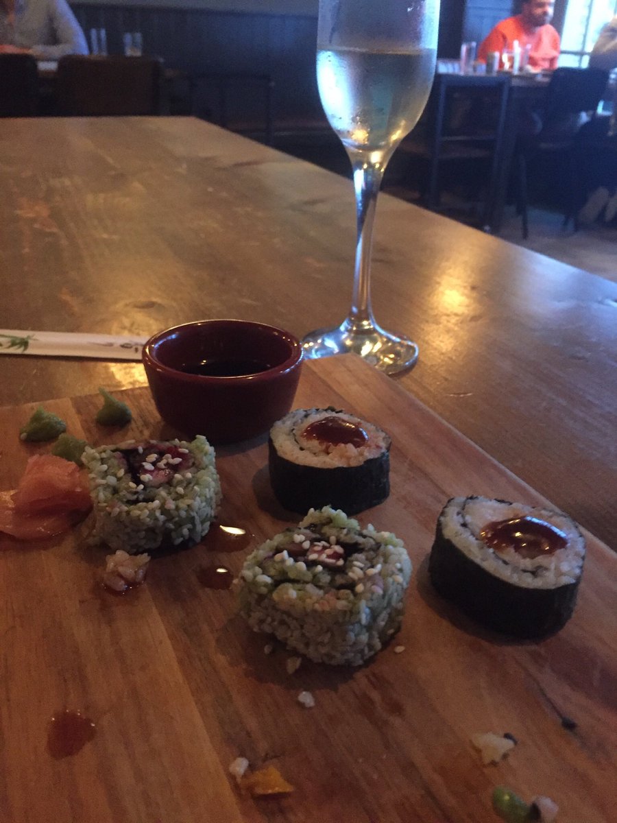 ViewNorth2's tweet photo. #sushi #silosearooms #SocialDistancing #safe #dining #cocktails #espressomartini #nailedit 😃 https://t.co/rIMvhQYeka