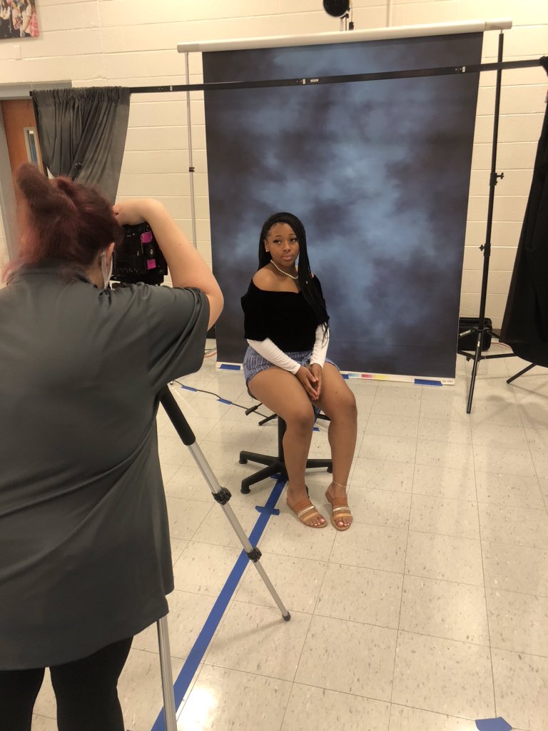 Senior pics happening this week! Don’t miss out on your appointment. Click the link to check your time. <a href="/LhsLining/">LHS Silver Lining</a> <a href="/LHSintheNews/">LaVergne High School</a> <a href="/JahzMoney/">Theydoanything 4jah</a> lhs.rcschools.net/apps/pages/ind…