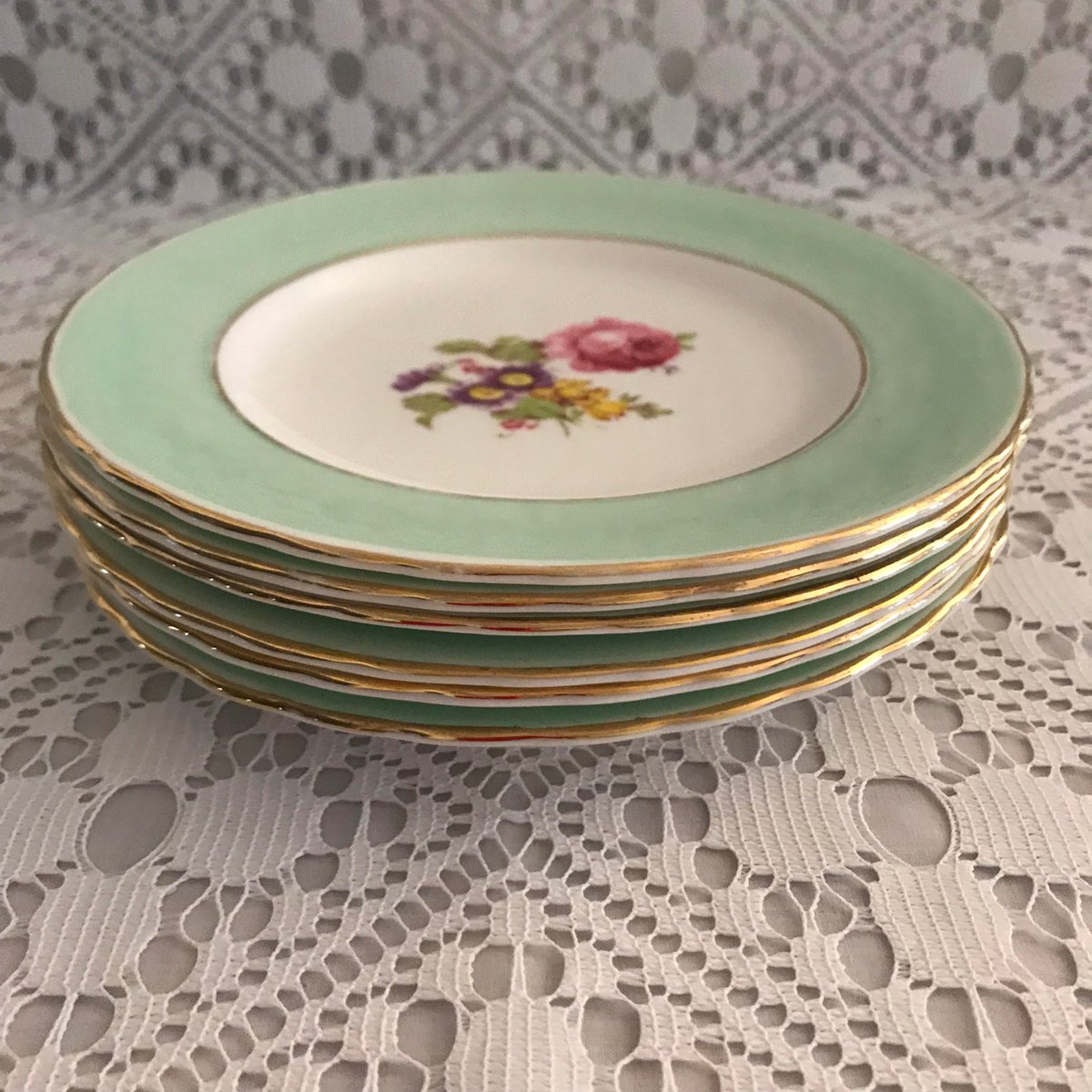TrulyLoved1973's tweet photo. #SOLD via @Etsy https://t.co/nAIiaf1JH2
#Vintage New Chelsea Stafford #CakePlates #buyvintage #vintageshop #shopvintage #shopsmall #followvintage #vintageforsale #findvintage #buyitnow #vintageseller #etsyvintage #etsyshop #worldwideshipping #afternoontea #vintageteaparty https://t.co/9se4zn92q5