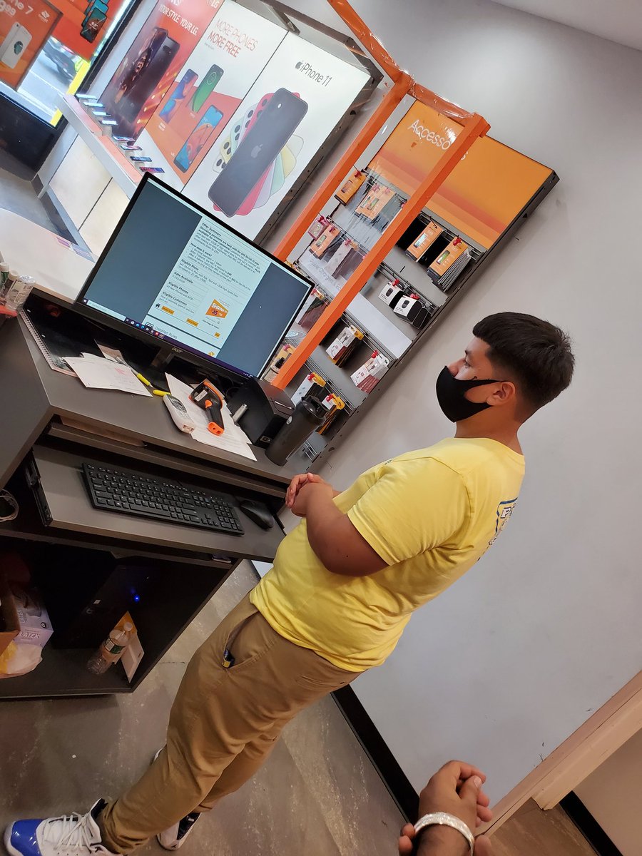 BArias1983's tweet photo. Cell 24/Roosevelt new rep shrink it plan and golden ticket knowledge #BoostDISHingDeals #TeamLopezSmith #Nehustle #StrongIsland @Dk1team1dream @JayMiglionico @BoostMobileSean @BoostNationNewt @DianaBoost https://t.co/plLvxrEgDa