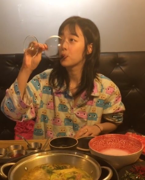 drink wine eat hot pot in her bread pajamas