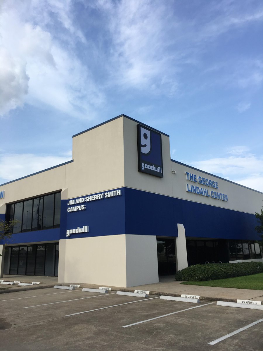NationalSignsTX's tweet photo. Fresh new signage for a fresh new building. Congratulations Goodwill and to many more years of great work. 

#CreatingLandmarksTogether #Goodwill #Houston #Signage https://t.co/ELqPiK9KbT