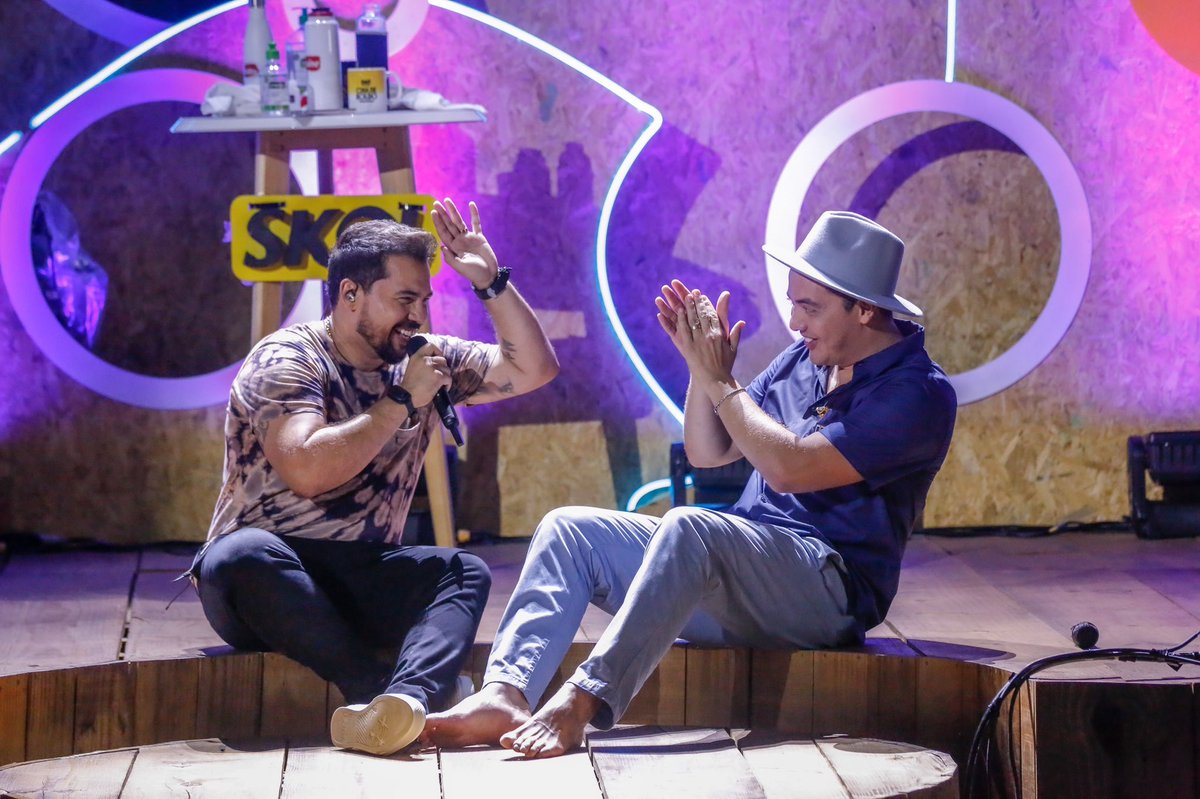 WesleySafadao's tweet photo. Live Tamo Junto disponível no YouTube! 👉🏼 https://t.co/ClTClInCIs https://t.co/mKzHH3qWYs