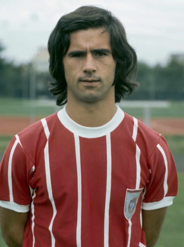 When talking about the greatest striker in football history people bring up Ronaldo, Henry, Van Basten etc. A name that is rarely talked about however is Gerd Müller. This is a thread on the Bomber's career made for those who might not know him very well.