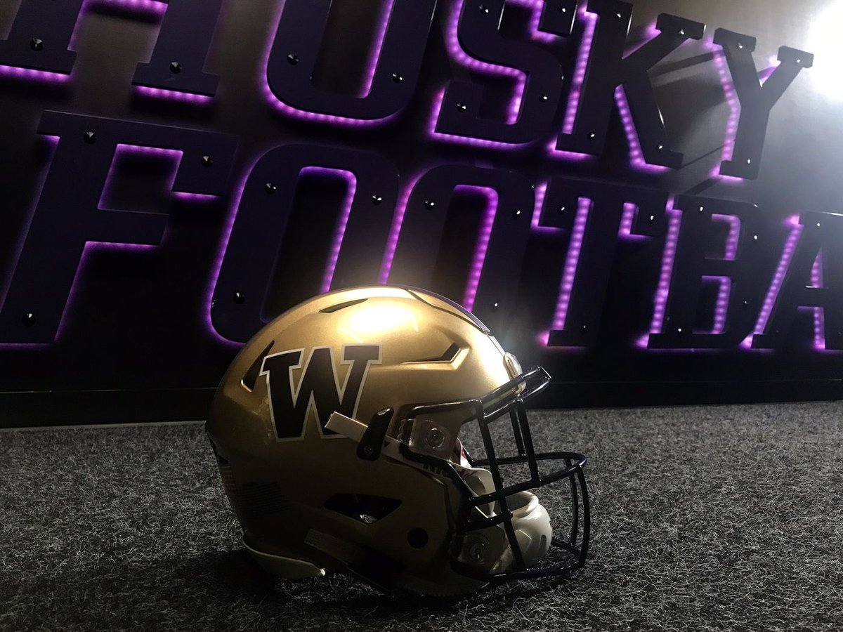 NunleyVince's tweet photo. Beyond blessed and excited to receive an offer from the University of Washington!!! #godawgs #purplereign @CoachWillHarris @KTPrepElite @jak_rtz (got deleted) https://t.co/48NKHSio0I