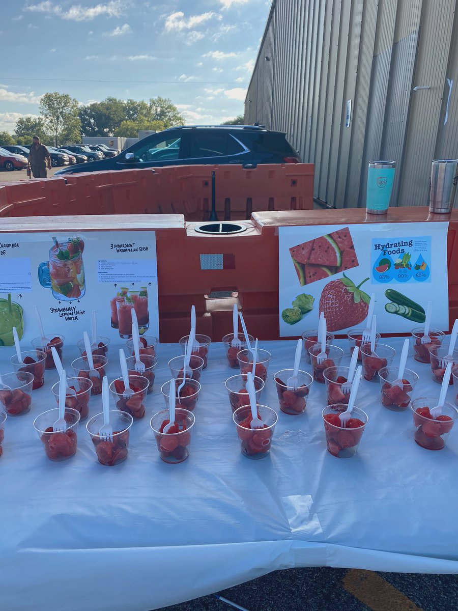 ChspLansing's tweet photo. Getting our drivers off to a fresh (and hydrated) start with strawberries and cold watermelon!! Yum!! #stayhydrated #guardgate #lansingnorth #TZD https://t.co/bsRLdrr8IX