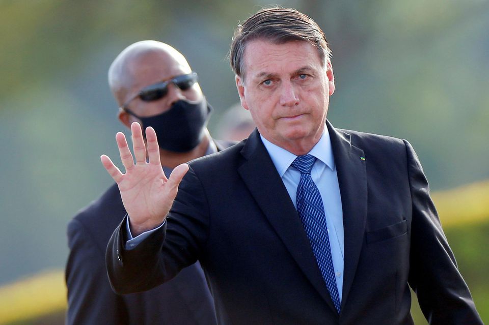 du confinement ou encore que Jaïr Bolsonaro a enfin attrapé le Covid-19 ce qui lui permettra peut-être de ressentir un petit peu d'empathie vis à vis de son peuple. C'est toujours difficile de sourire les frères mais faut tout donner pour réussir à le faire !