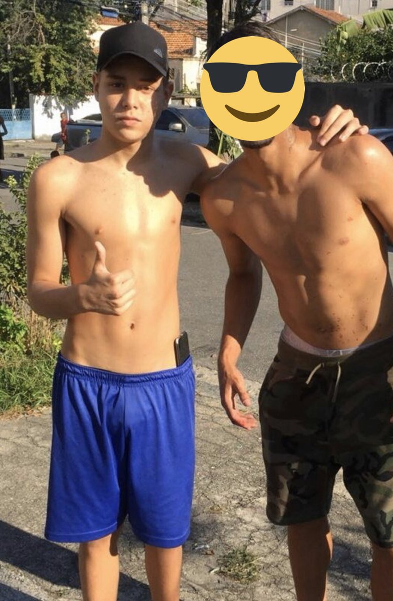 brenroad8's tweet photo. No sé ustedes, pero este #morrito #hétero #guapo me provoca muchas cosas impuras 🤤 está #buenote no hay mucho #bulto pero así me lo ando dando. https://t.co/2cuf8B3EYY