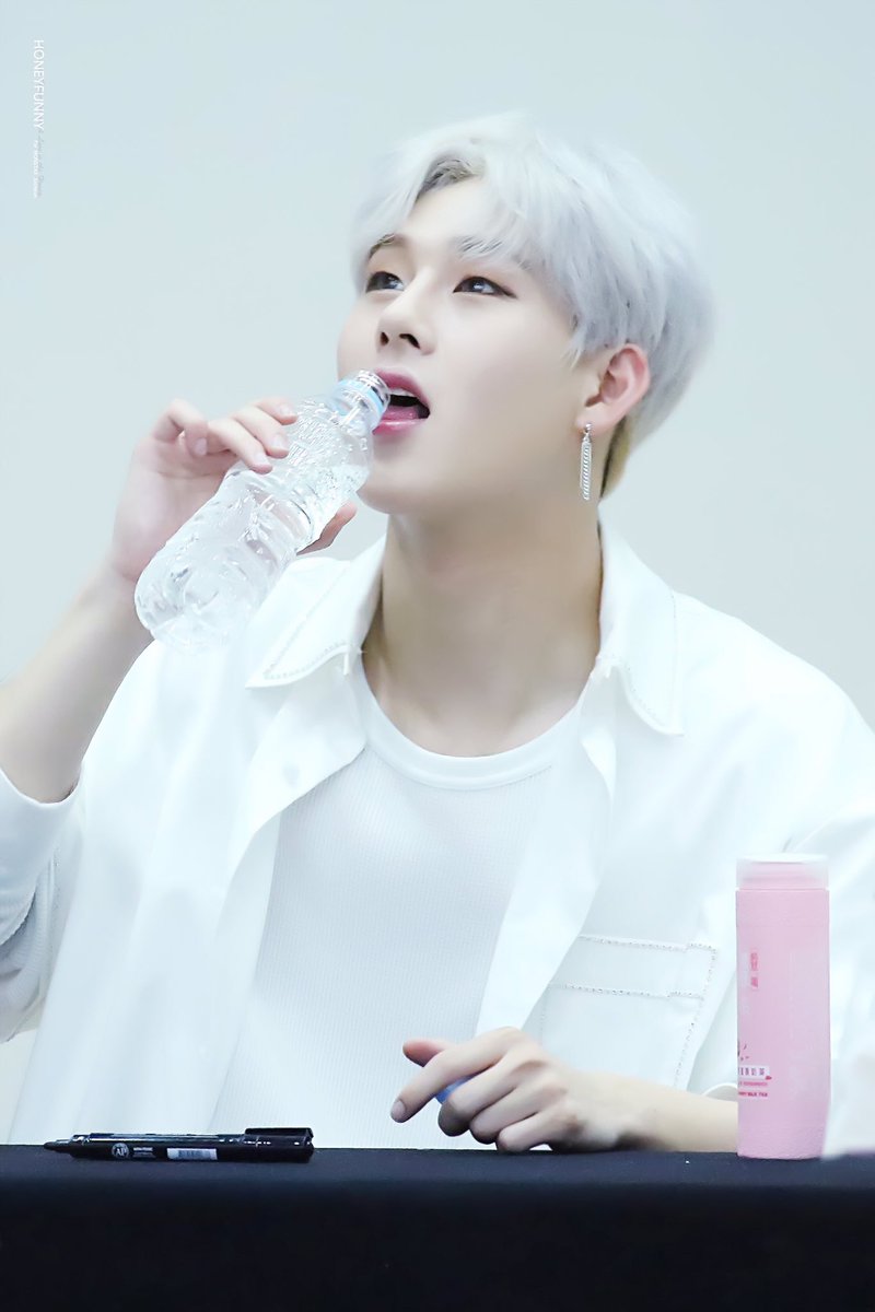 I think I can kword a few Jooheon Stan...white hair Joohoney. A thread 