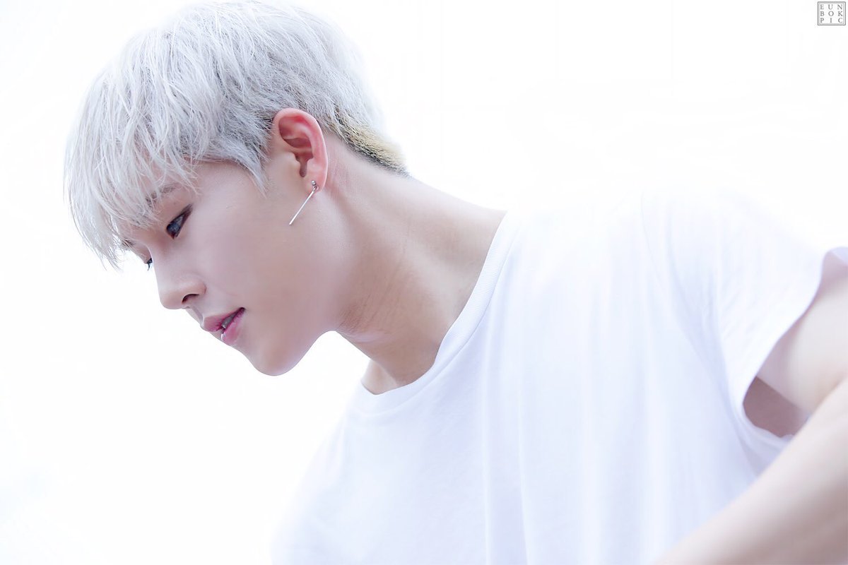 I think I can kword a few Jooheon Stan...white hair Joohoney. A thread 