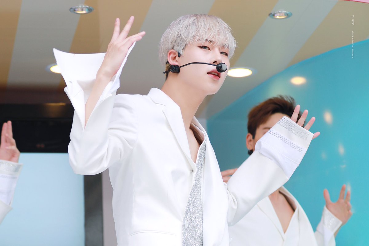 I think I can kword a few Jooheon Stan...white hair Joohoney. A thread 